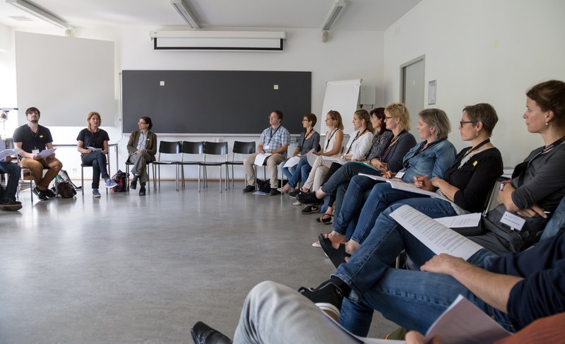 Für Lehr-/Fachpersonen und Schulleitungen gibt es zahlreiche Weiterbildungen: WS12 war ein philosophischer Workshop