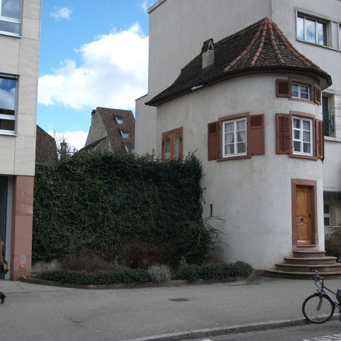 Entlang der ehemaligen Stadtmauer - Petersgraben - Foto von Franz König. Vergrösserte Ansicht