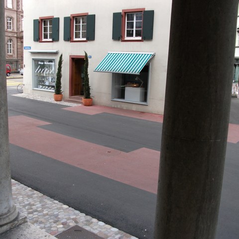 Entlang der ehemaligen Stadtmauer - Spalenberg - Foto von Franz König. Vergrösserte Ansicht