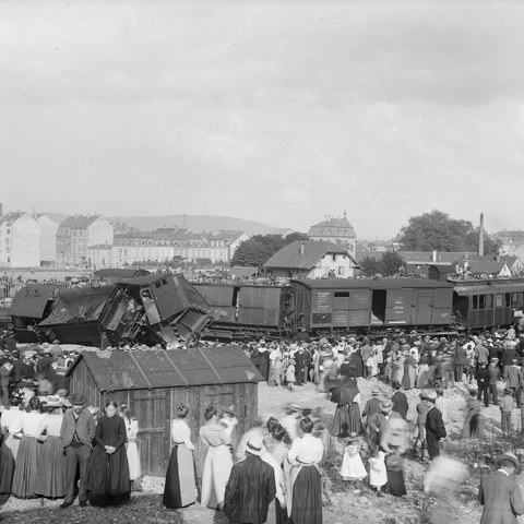 Entgleisung Eisenbahn Hö D 7629 Staatsarchiv Basel-Stadt. Vergrösserte Ansicht