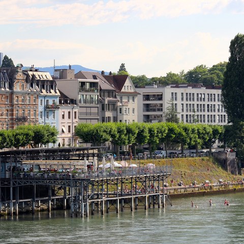 Breite - Blick auf das Rhybadhüsli Breite Foto von Franz König. Vergrösserte Ansicht