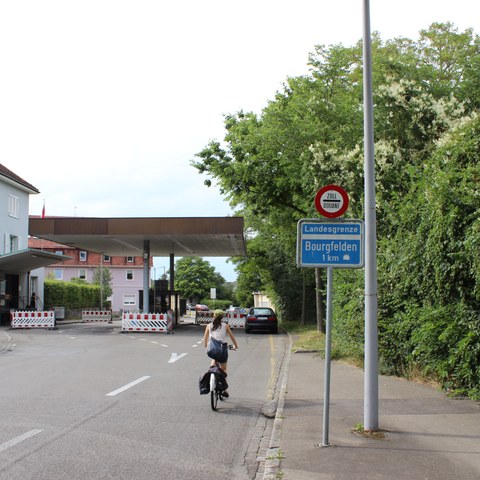 Iselin - Burgfelden Grenze Foto von Franz König. Vergrösserte Ansicht