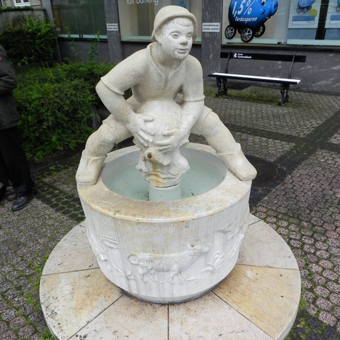 Gundeldingen - Hans im Glück-Brunnen 4 bei der Predigerkirche Foto von Franz König. Vergrösserte Ansicht