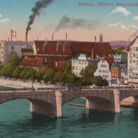 Postkarte Basel Mittlere Brücke mit Kleinbasel von Wikimedia Commons. Vergrösserte Ansicht